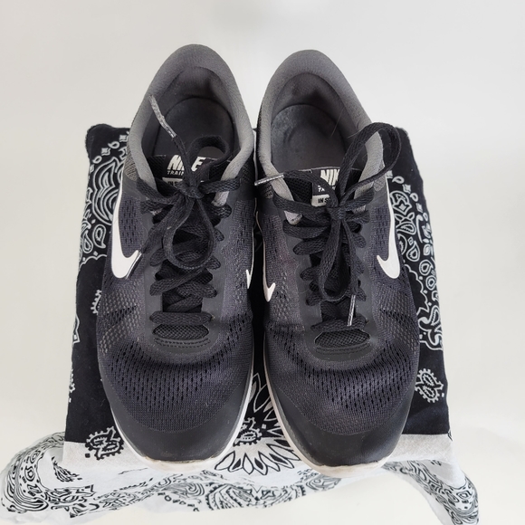 Nike training shoes black white 6.5US - Picture 6 of 9